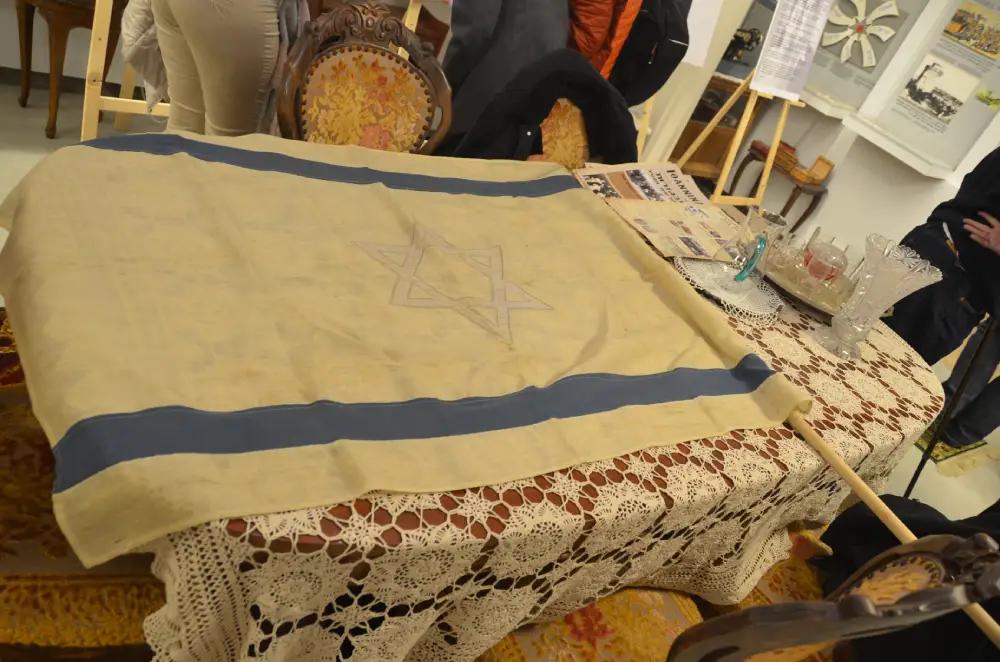 תערוכת שברי זיכרון