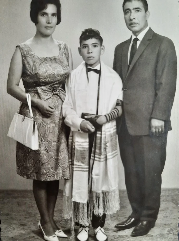 לונה ויצחק ההורים בבר מצווה של בנם שלמה