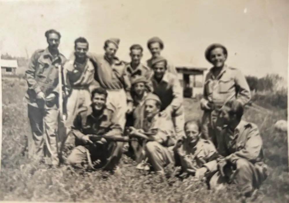 אברבנאל אהרון - שורה ראשונה למטה שלישי מימין