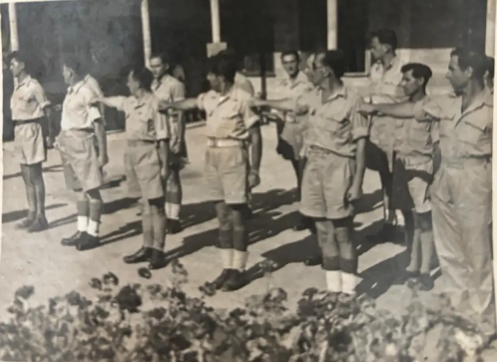 אברבנאל אהרון - שורה ראשונה שני מימין