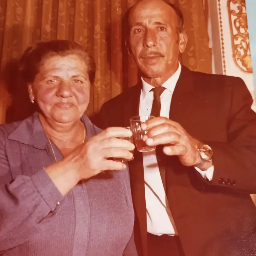 מוסטקיס לאונורה וסמואל