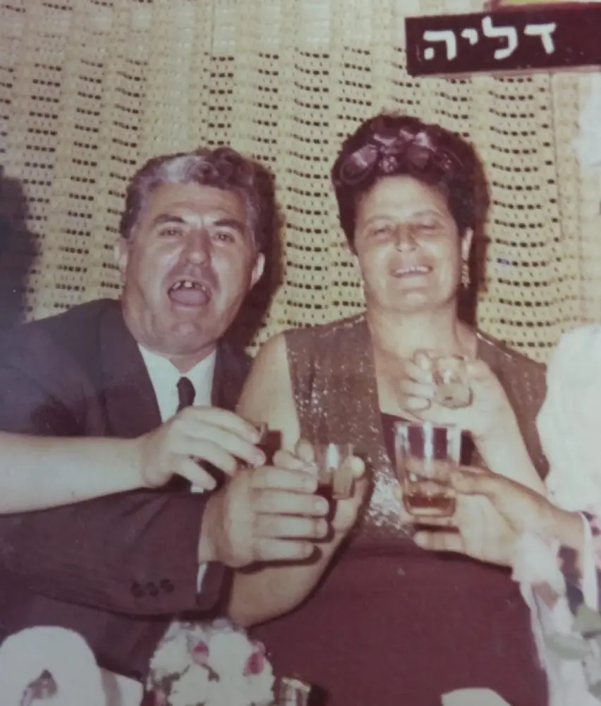 עזוז אלברטו עם רעייתו אלוירה למשפחת נער