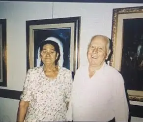 ציון אליעזר עם הבת דודה מרגוט