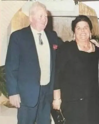 יצחק עם רעייתו